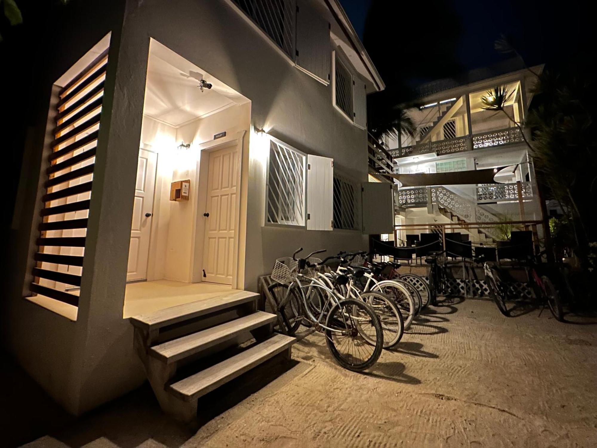 Treetops Hotel Caye Caulker Exterior photo