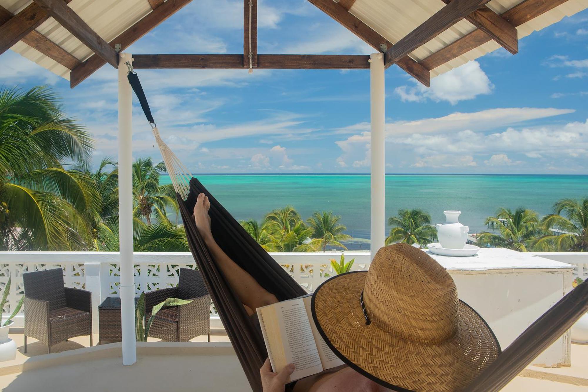 Treetops Hotel Caye Caulker Exterior photo