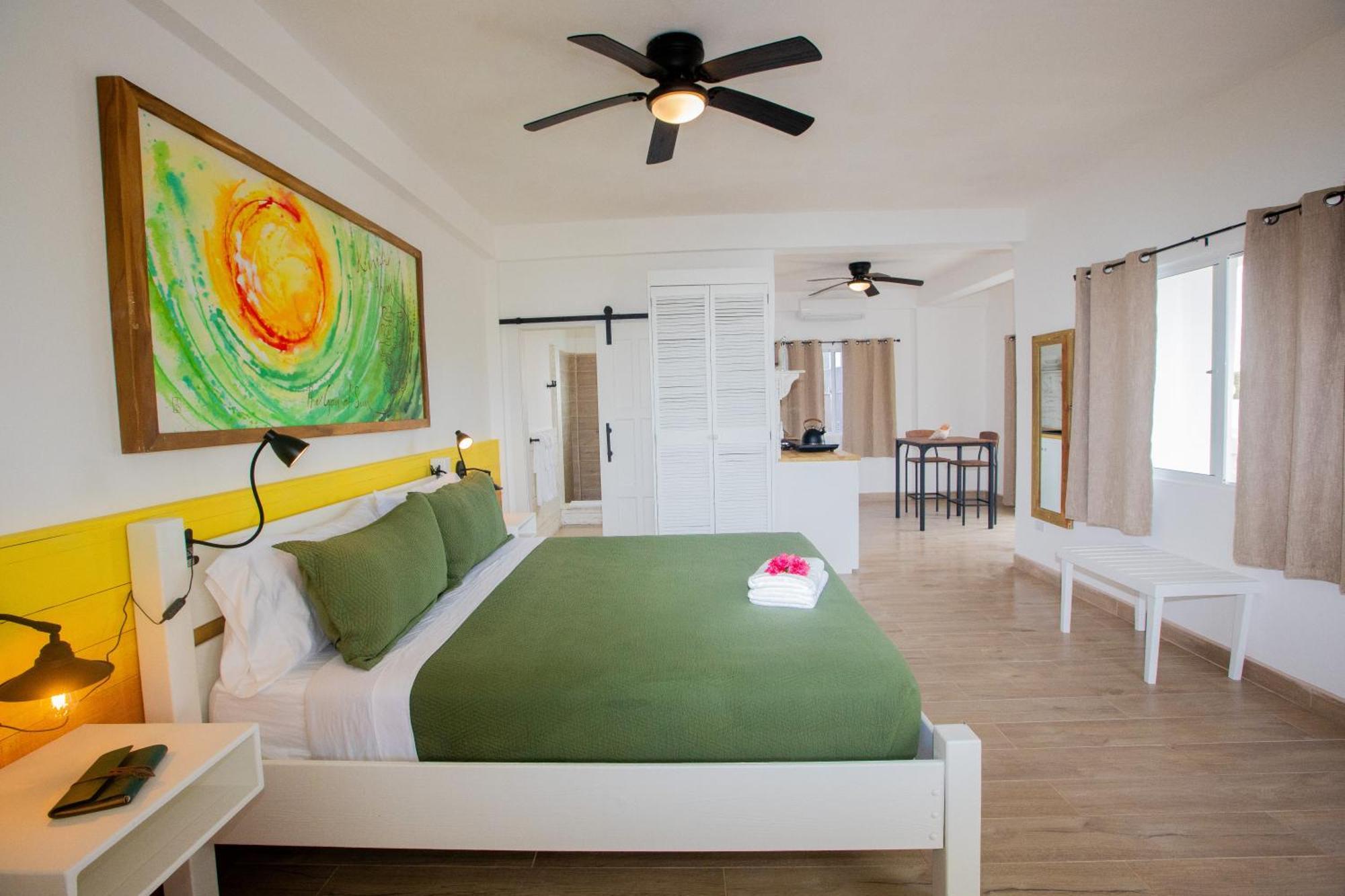 Treetops Hotel Caye Caulker Exterior photo