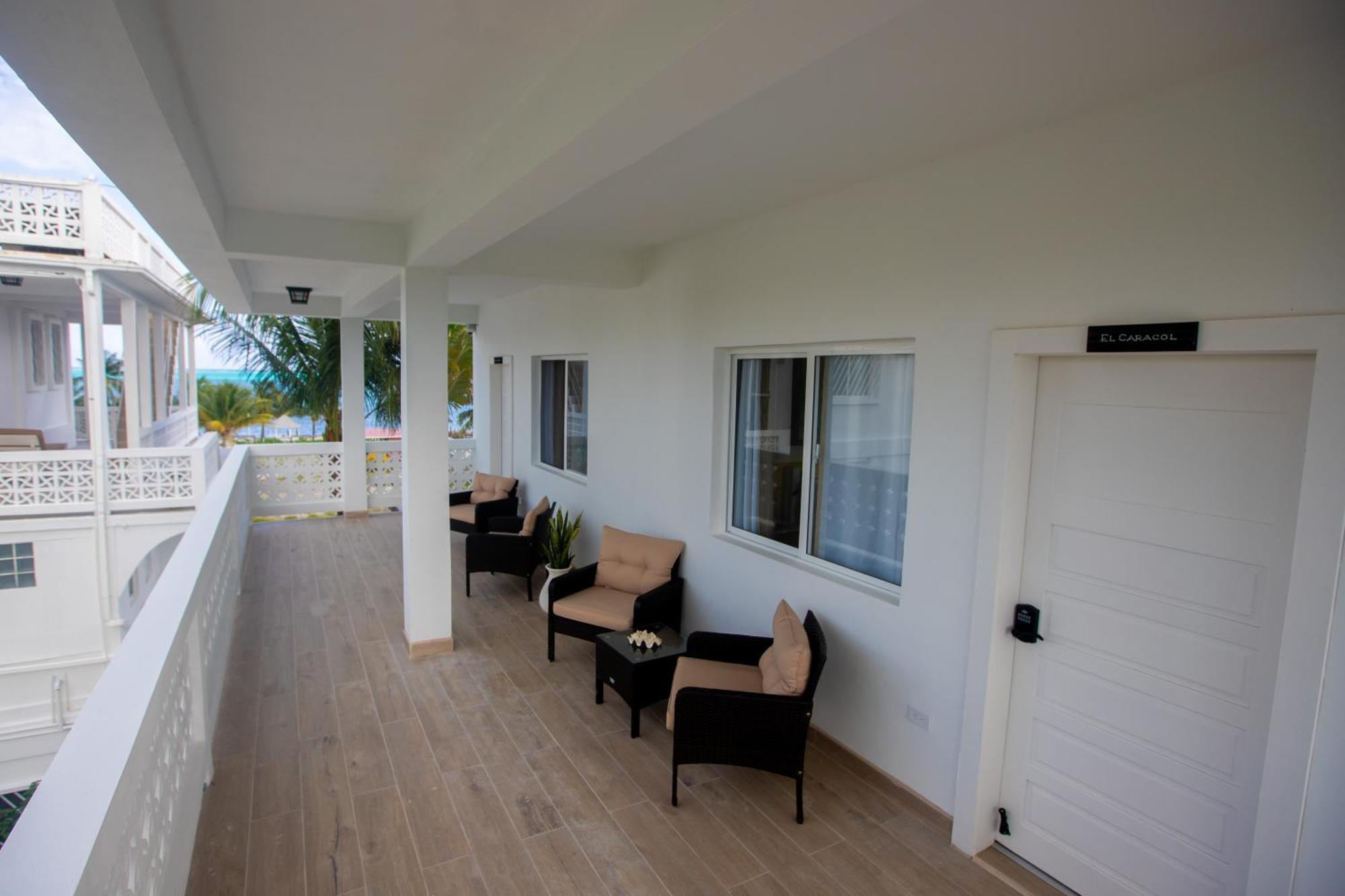 Treetops Hotel Caye Caulker Exterior photo