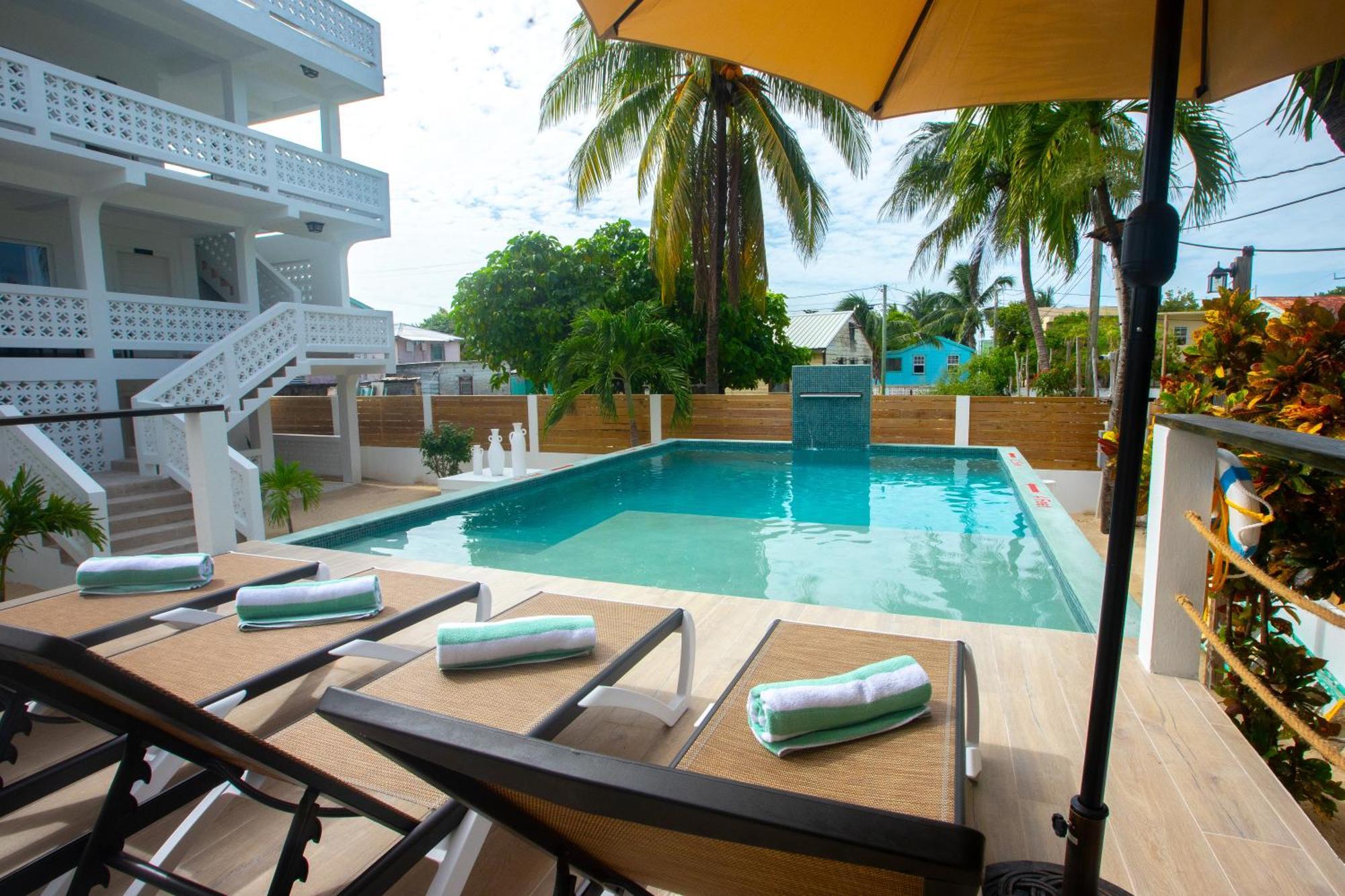 Treetops Hotel Caye Caulker Exterior photo