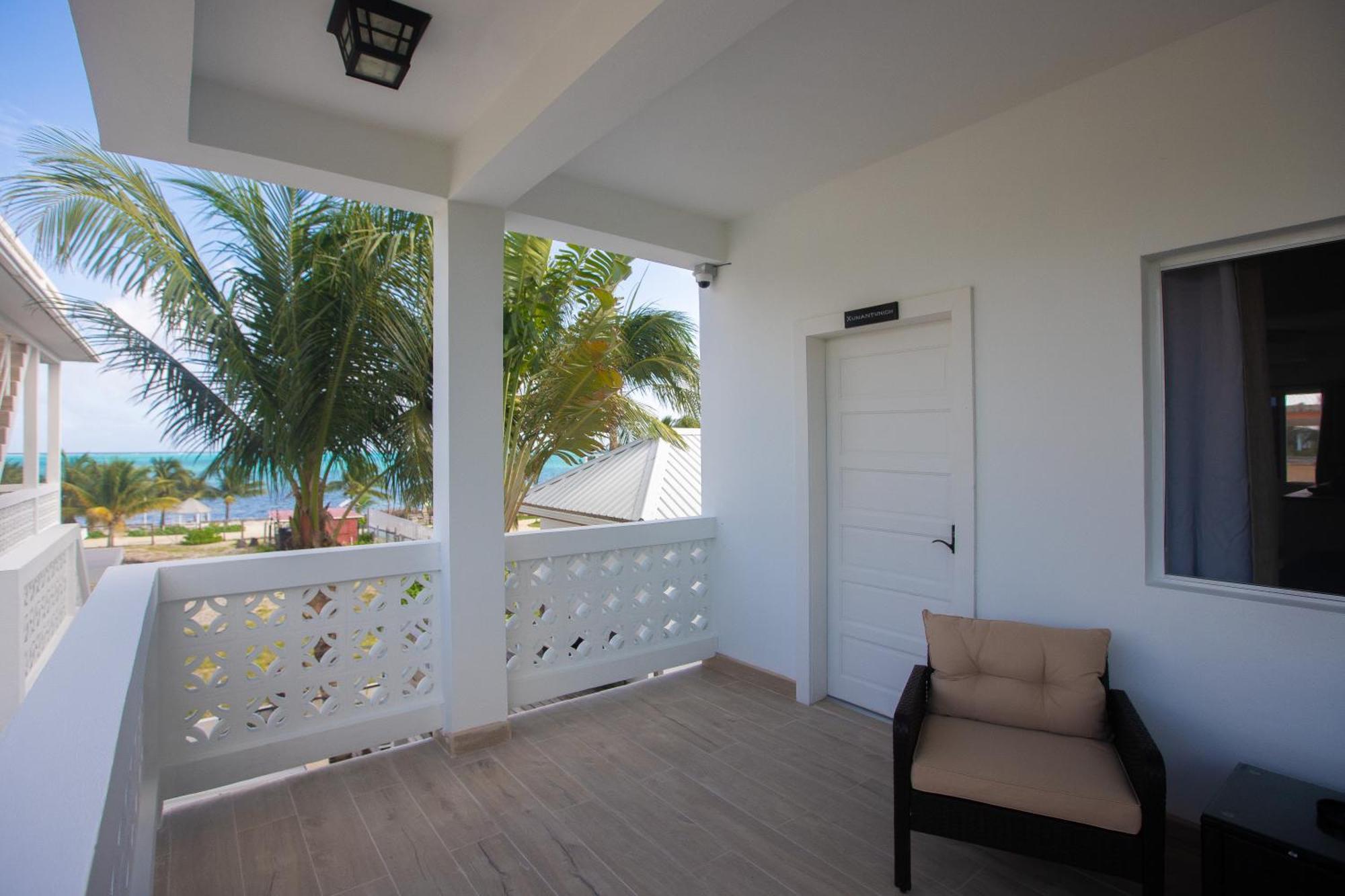 Treetops Hotel Caye Caulker Exterior photo
