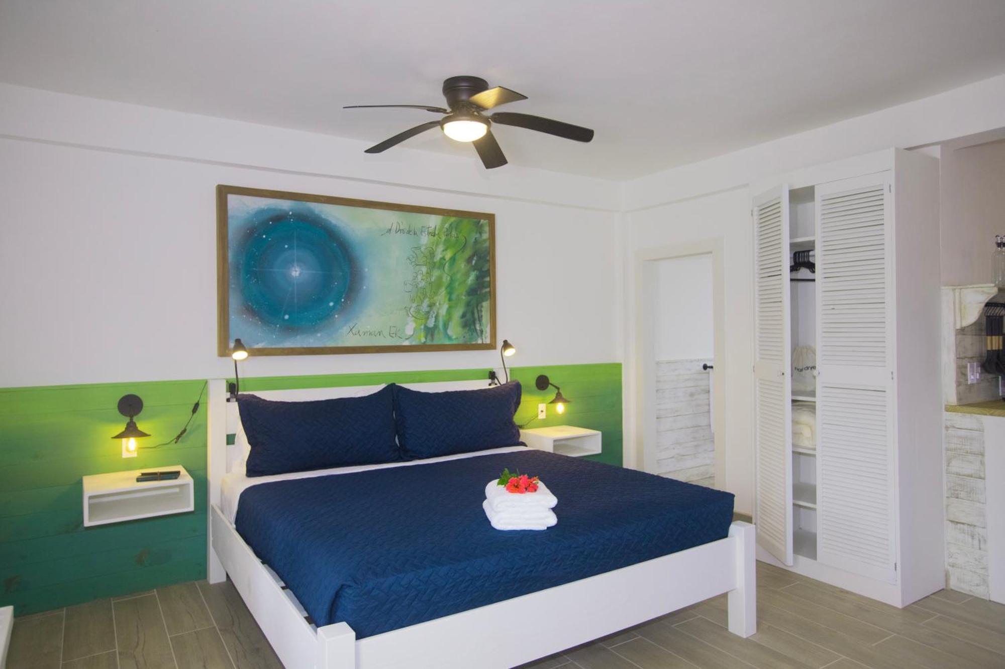 Treetops Hotel Caye Caulker Exterior photo